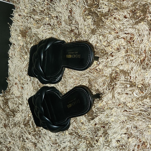 Fashion Nova Sandals - Picture 3 of 6